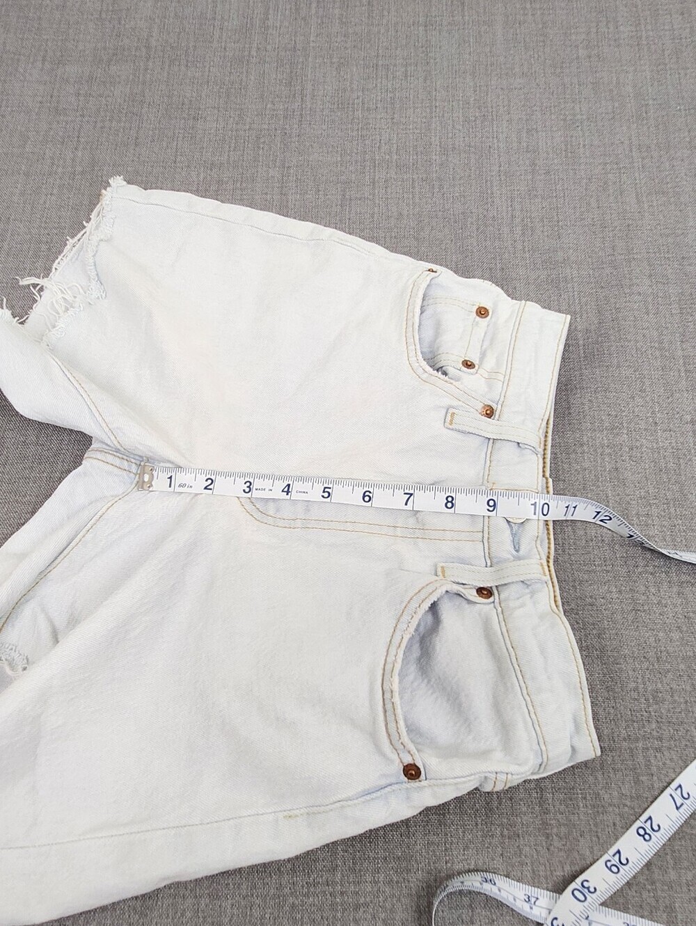 Levis 501 Button Fly Cut Off Style Distressed Cotton Blend Denim Jean Shorts 24 - Picture 9 of 9